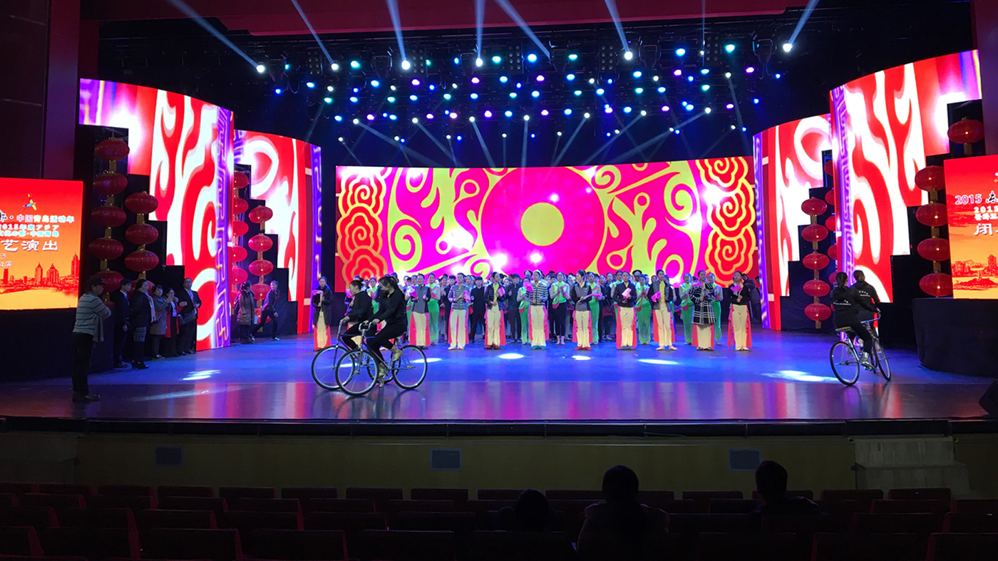 Stage performance rental LED screen is different from the conventional indoor and outdoor LED screen, derensel leasing LED screen, stage screen manufacturers